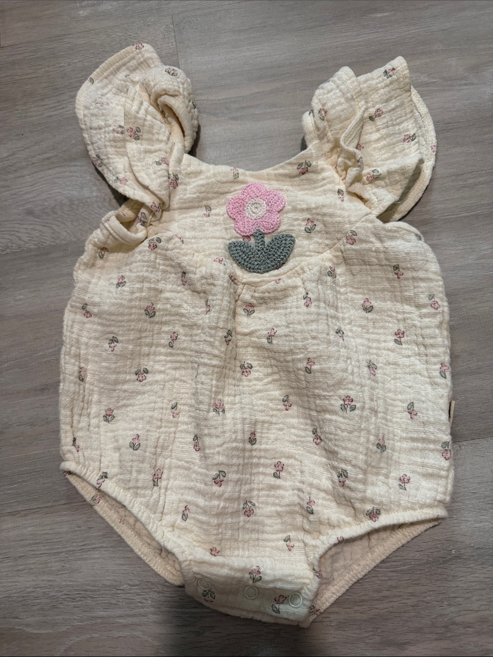 Rabbit + Bear organic romper size 6-9 months